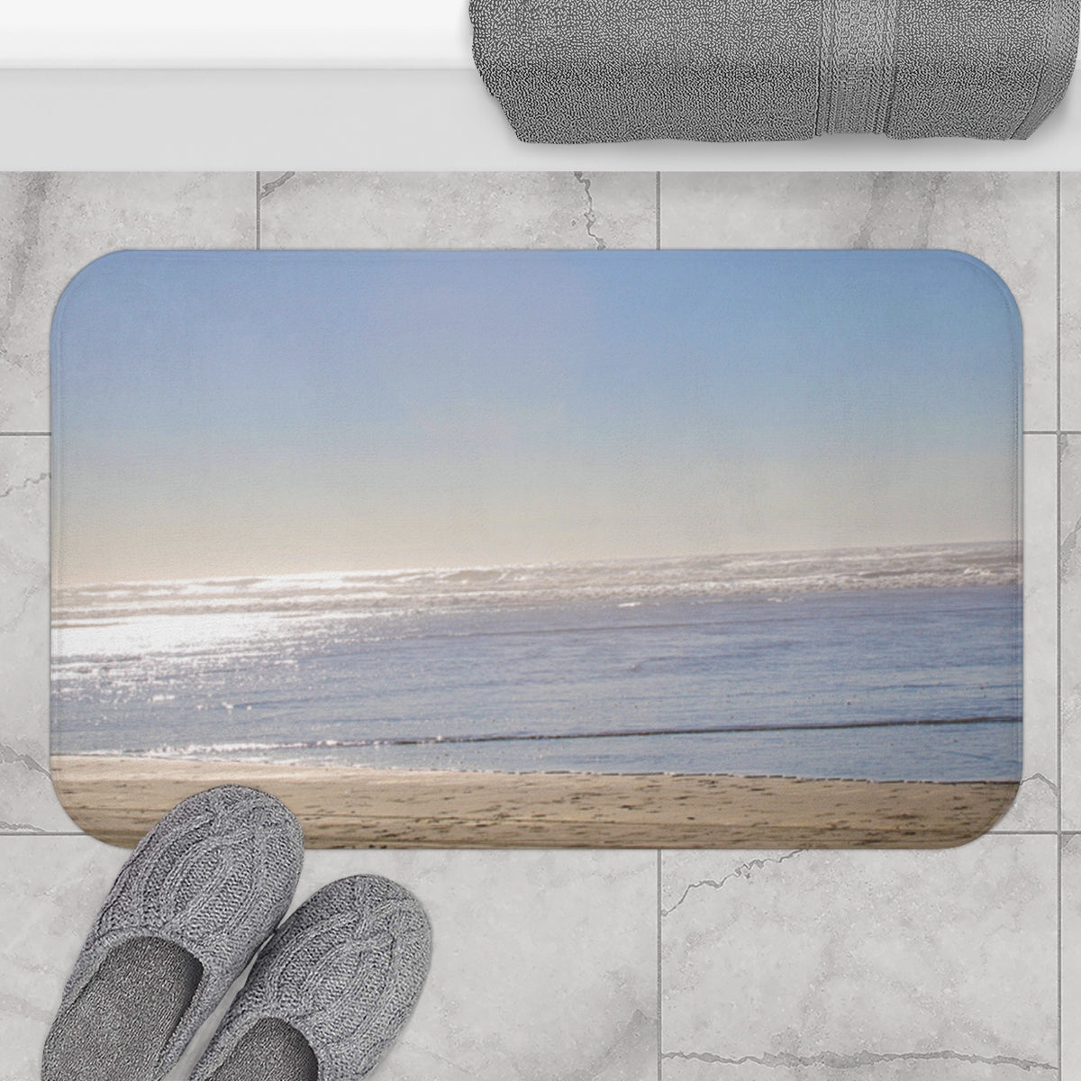 Beautiful Ocean Waves and Sandy Beach Mat