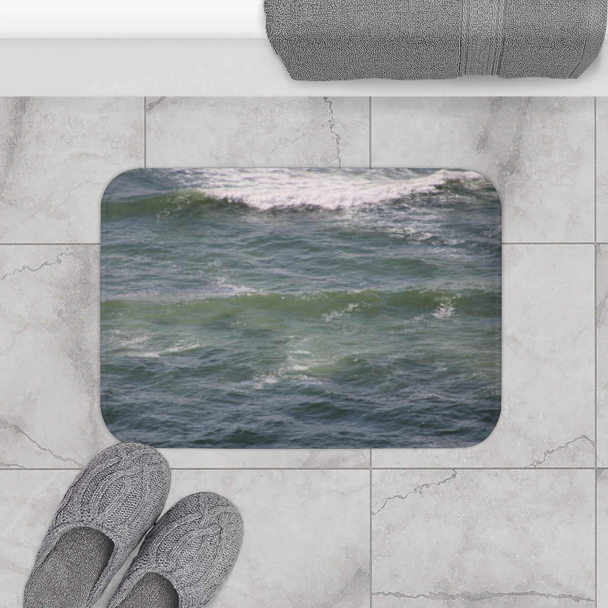 Realistic Ocean Waves Print Bath Mat