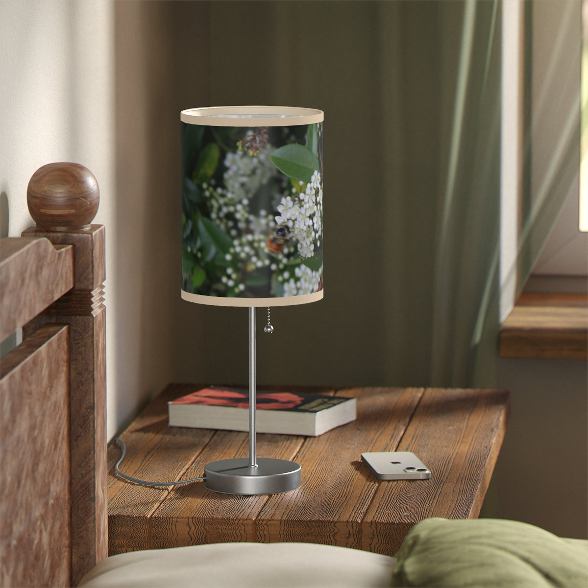 Elegant Flower Patterned Table Lamp with Pull Chain
