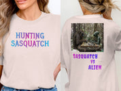 Hunting Sasquatch Sasquatch vs Alien T-shirt