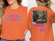 Hunting Sasquatch Sasquatch vs Alien t-shirt