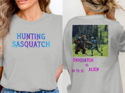 Hunting Sasquatch Sasquatch vs Alien T-shirt