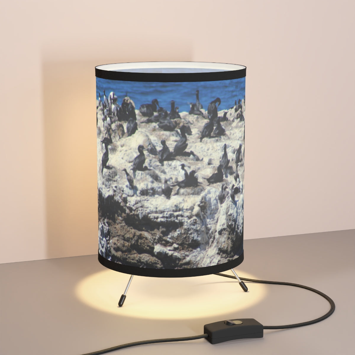 PELICANS GATHERED ON ROCK DESIGN MODERN TABLE LAMP